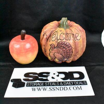 2 pc Wooden Decor: Welcome Pumpkin & Apple