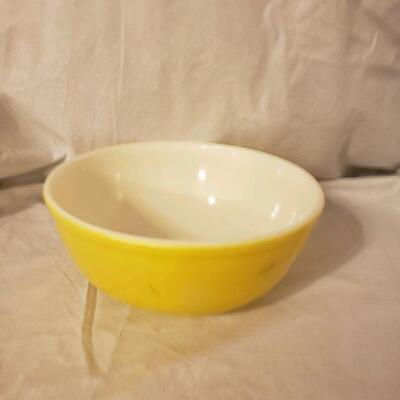 LOT #14. Vintage large Pyrex 20 yellow bowl 10 1/2â€
