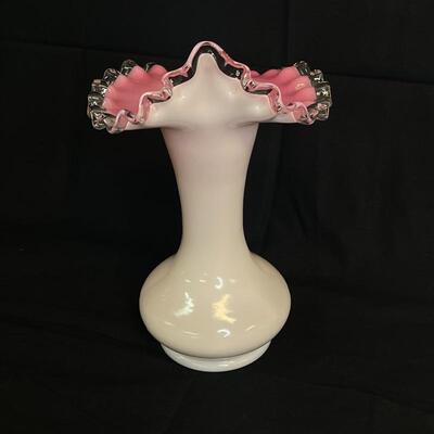 Fenton â€œPeach Crestâ€ Tulip Vase