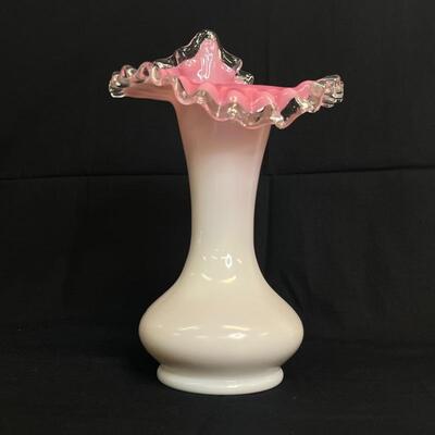 Fenton â€œPeach Crestâ€ Tulip Vase