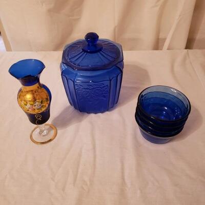 LOT #23. Cobalt Blue Lot B - depression glass square covered biscuit jar, 4 Pyrex custard cups, and blue & gold vase