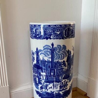 Lovely blue & white traditional style ceramic umbrella stand
