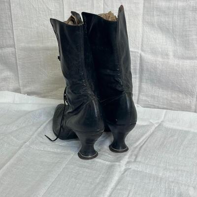 Vintage Ladies Lace-Up Boots