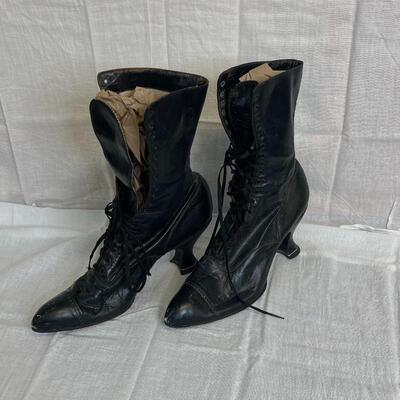 Vintage Ladies Lace-Up Boots