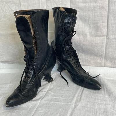 Vintage Ladies Lace-Up Boots