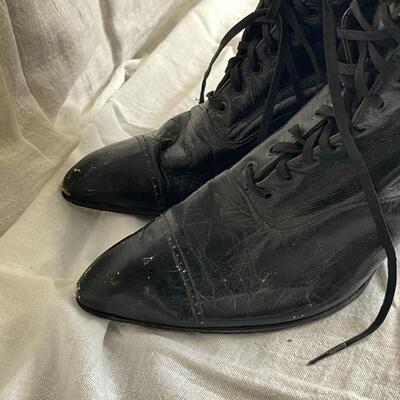 Vintage Ladies Lace-Up Boots