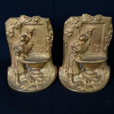 â€œGirl Outâ€ Fountain Bookends