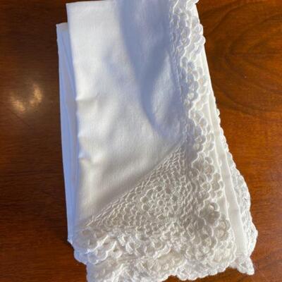 Vintage Dinner napkins w Crochet EDGING 