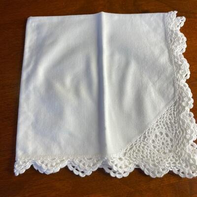 Vintage Dinner napkins w Crochet EDGING 