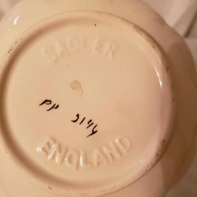 LOT #38. Vintage Sadler English bone china tea pot