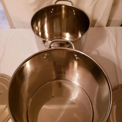 LOT #43. Lot of 2 large stainless steel stock pots with lids