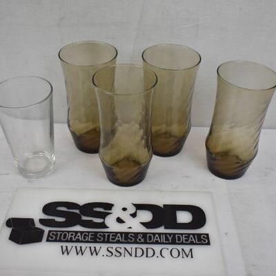 5 pc Glass Cup Set, One Mismatching. No Chips or Breaks, Good Condition