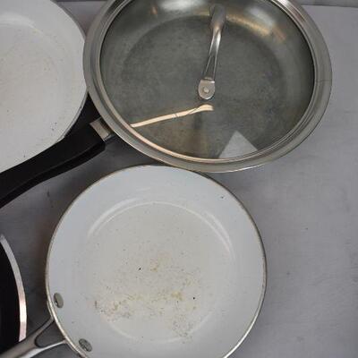 8 pc Cookware: 6 Frying Pans & 2 Lids