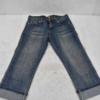 7 For All Mankind Cropped/Capri Blue Jeans, great condition, Waist size 27