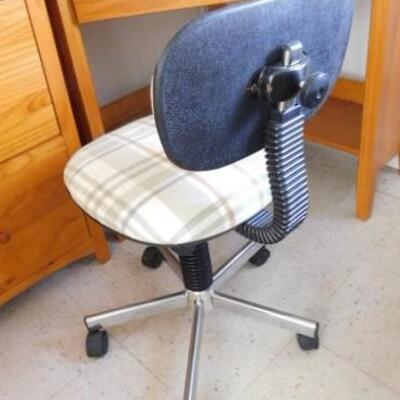 Upholstered Plaid Pattern Office Chair