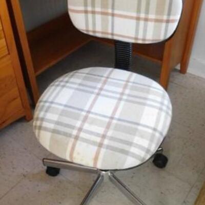 Upholstered Plaid Pattern Office Chair