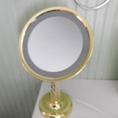 Lighted Magnified Makeup Mirror 8