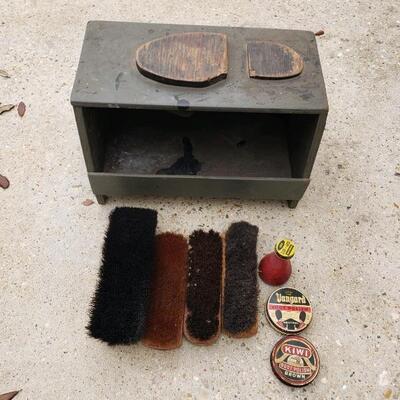 LOT #60. Vintage wooden shoeshine kit with accessories. 