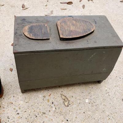 LOT #60. Vintage wooden shoeshine kit with accessories. 