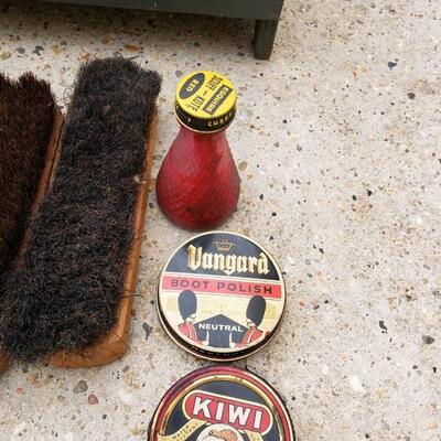 LOT #60. Vintage wooden shoeshine kit with accessories. 