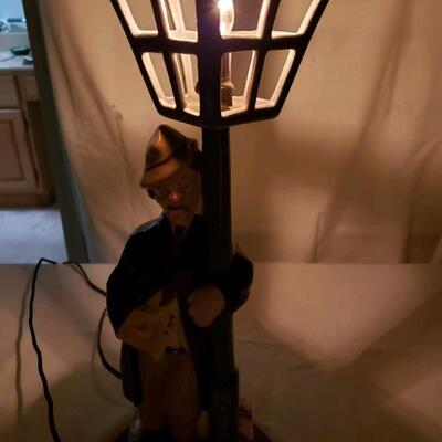 LOT #72. Vintage Rue Royal lamp