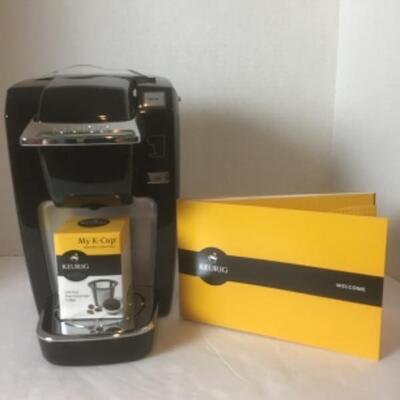 K - 1309 Keurig Personal Brewer with 4. Mugs & Stand 