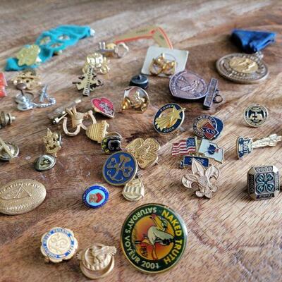 Lot of pins