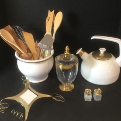 K - 1345  White & Gold For Your Kitchen Lot 