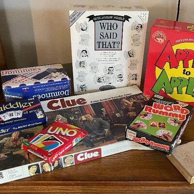 #124 Game Lot: Clue, UNO cards etc.