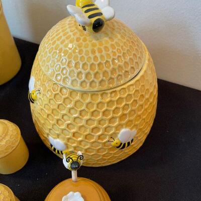 #135 Honey Comb Bees, Trivet, S & P, Trivet 