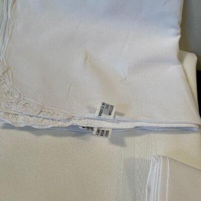 #138 Mixed Lot of Linens: Demask Table Clothes, Napkins 