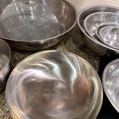 #170 Stainless Steel Serving / Mixing Bowls 