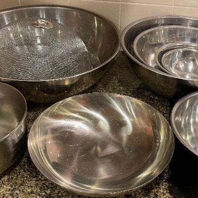 #170 Stainless Steel Serving / Mixing Bowls 