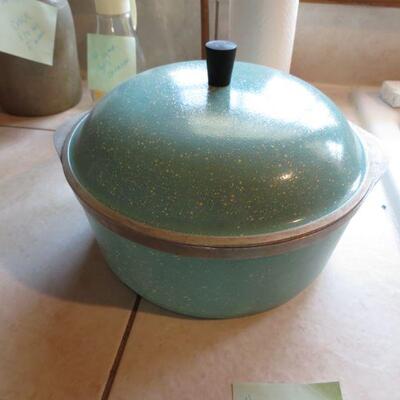 Vintage Club Dutch Oven Retro Turquoise Aqua Speckle Cast Aluminum Pan Cookware  Stock Pot - Item # 141