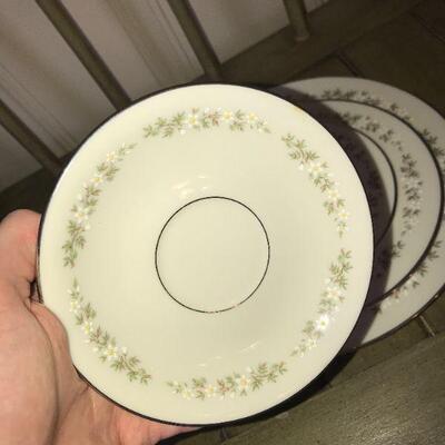 Vintage Lenox Brookdale Daisy China Five Piece Place Setting Cup Saucer Dinner Plate Salad Plate Bread and Butter - Item # 191