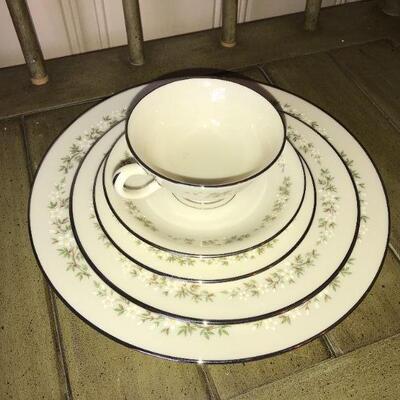 Vintage Lenox Brookdale Daisy China Five Piece Place Setting Cup Saucer Dinner Plate Salad Plate Bread and Butter - Item # 191
