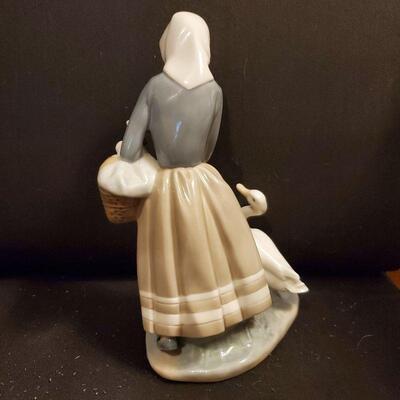 Lladro Figurine (#16)  SHEPHERDESS GIRL DUCKS & BASKET #4568  9-1/8