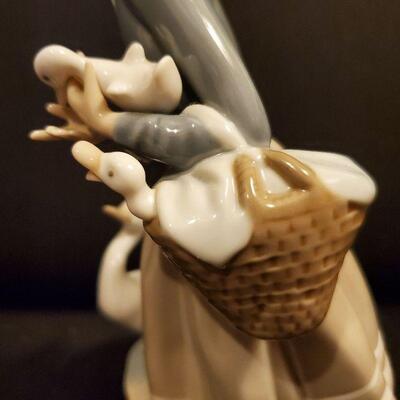 Lladro Figurine (#16)  SHEPHERDESS GIRL DUCKS & BASKET #4568  9-1/8"  X 5-5/8"