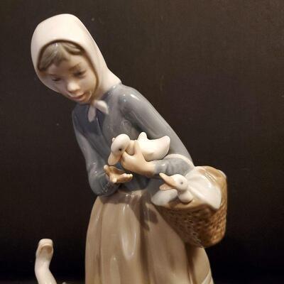 Lladro Figurine (#16)  SHEPHERDESS GIRL DUCKS & BASKET #4568  9-1/8"  X 5-5/8"