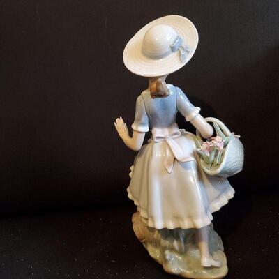 Lladro LRG figurine (#17) "MIRTH IN THE COUNTRY" GIRL Run DOG FLOWERs (4920)