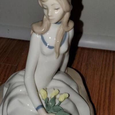 Franklin Porcelain Teresa Tulip Maiden Figurine by Lladro's artist (item #40)