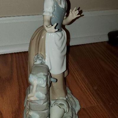 Lladro Nao Porcelain Figurine Girl with broken  Water Jug (item #41)