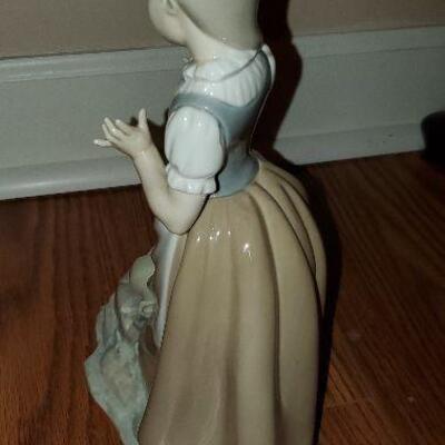 Lladro Nao Porcelain Figurine Girl with broken  Water Jug (item #41)