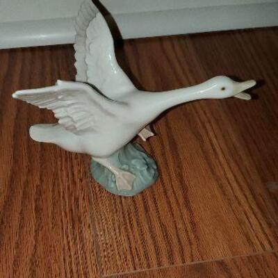 Lladro Porcelain Figurine Goose Duck Running Taking off #1265 (item #42)