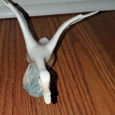 Lladro Porcelain Figurine Goose Duck Running Taking off #1265 (item #42)