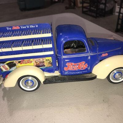 Golden Wheel 1940 Ford PEPSI-COLA Delivery Truck 1:18 Die-Cast.  (item #117)