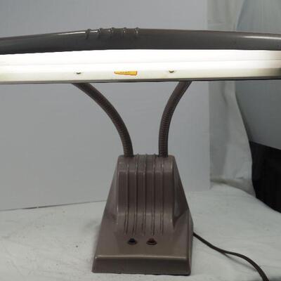 Lot 108 1950s Vintage Mid Century Modern Retro Office lamp Razor 1000