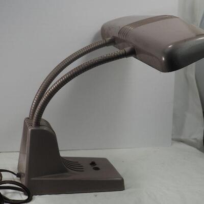 Lot 108 1950s Vintage Mid Century Modern Retro Office lamp Razor 1000