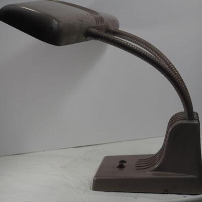 Lot 108 1950s Vintage Mid Century Modern Retro Office lamp Razor 1000