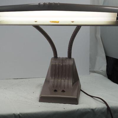Lot 108 1950s Vintage Mid Century Modern Retro Office lamp Razor 1000